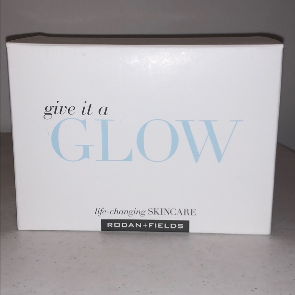 Rodan + Fields Give it a Glow Samples - Qty 10